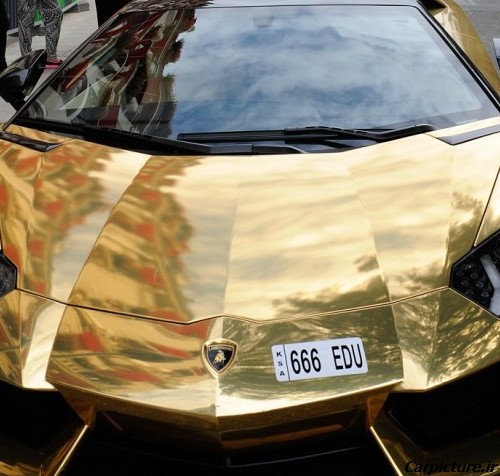 عکس ماشین طلایی براق