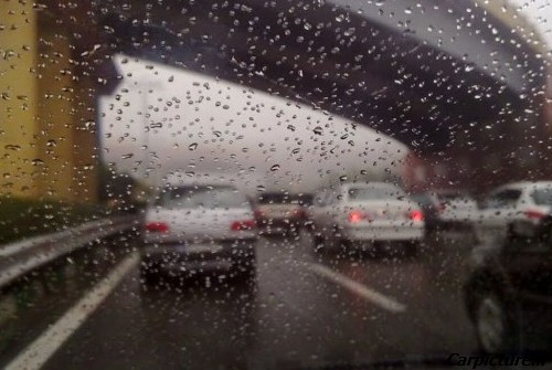 عکس ماشین در باران