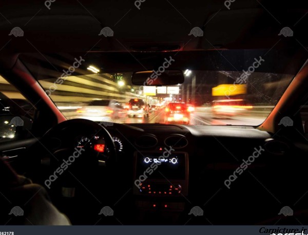 عکس داخل ماشین در شب
